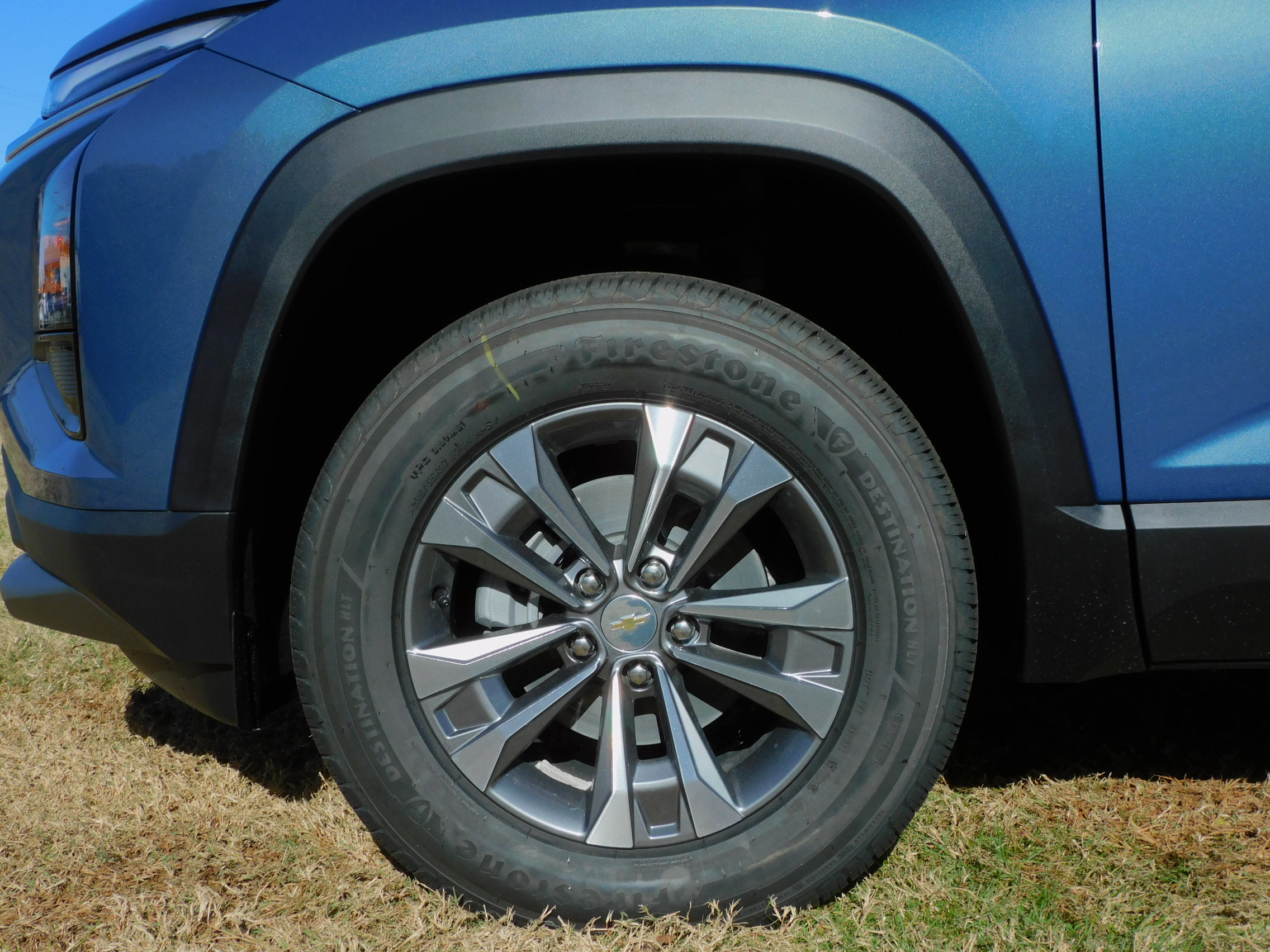 2026 Chevrolet Equinox LT photo 2