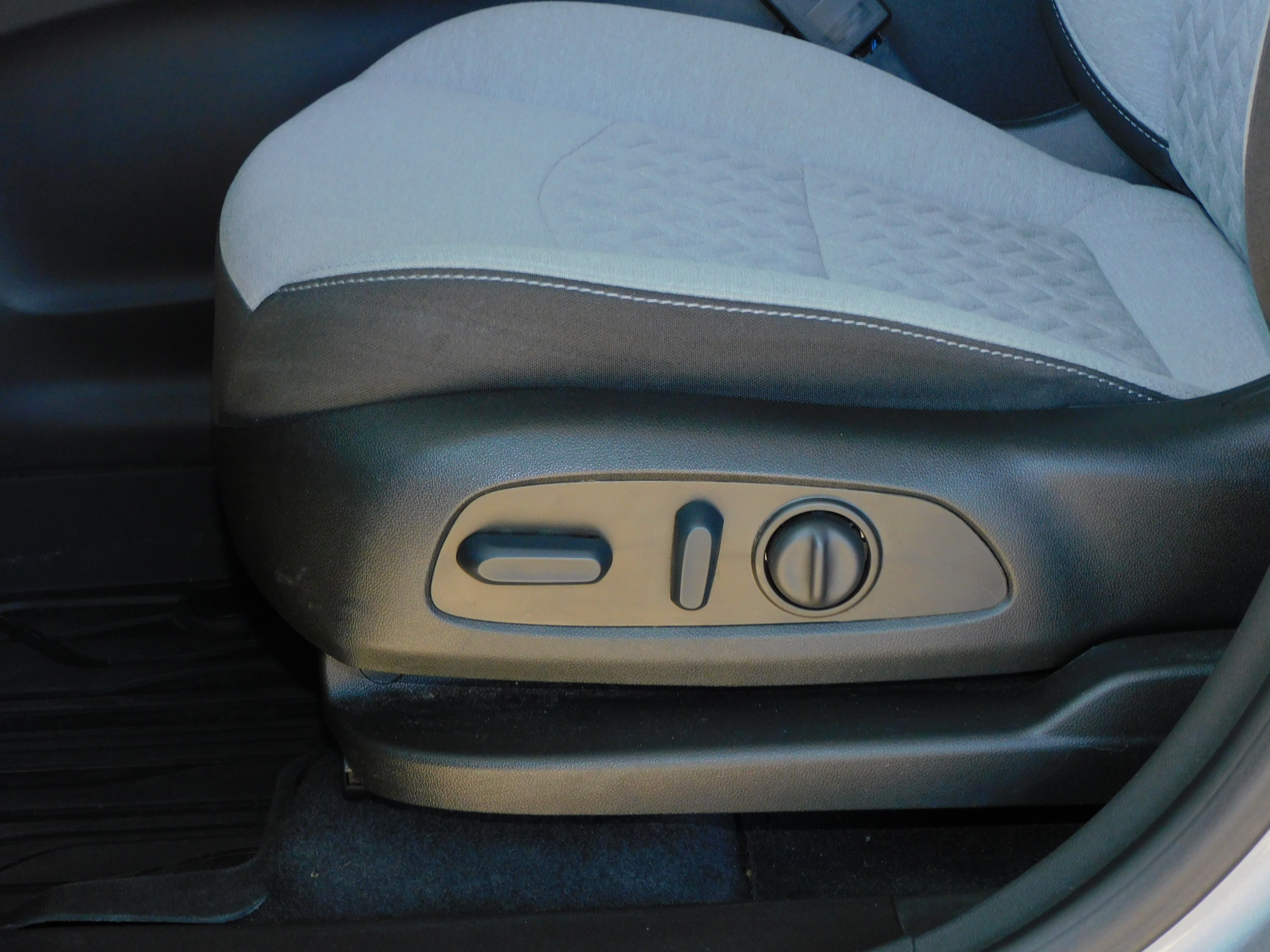 2023 Chevrolet Equinox LS photo 10
