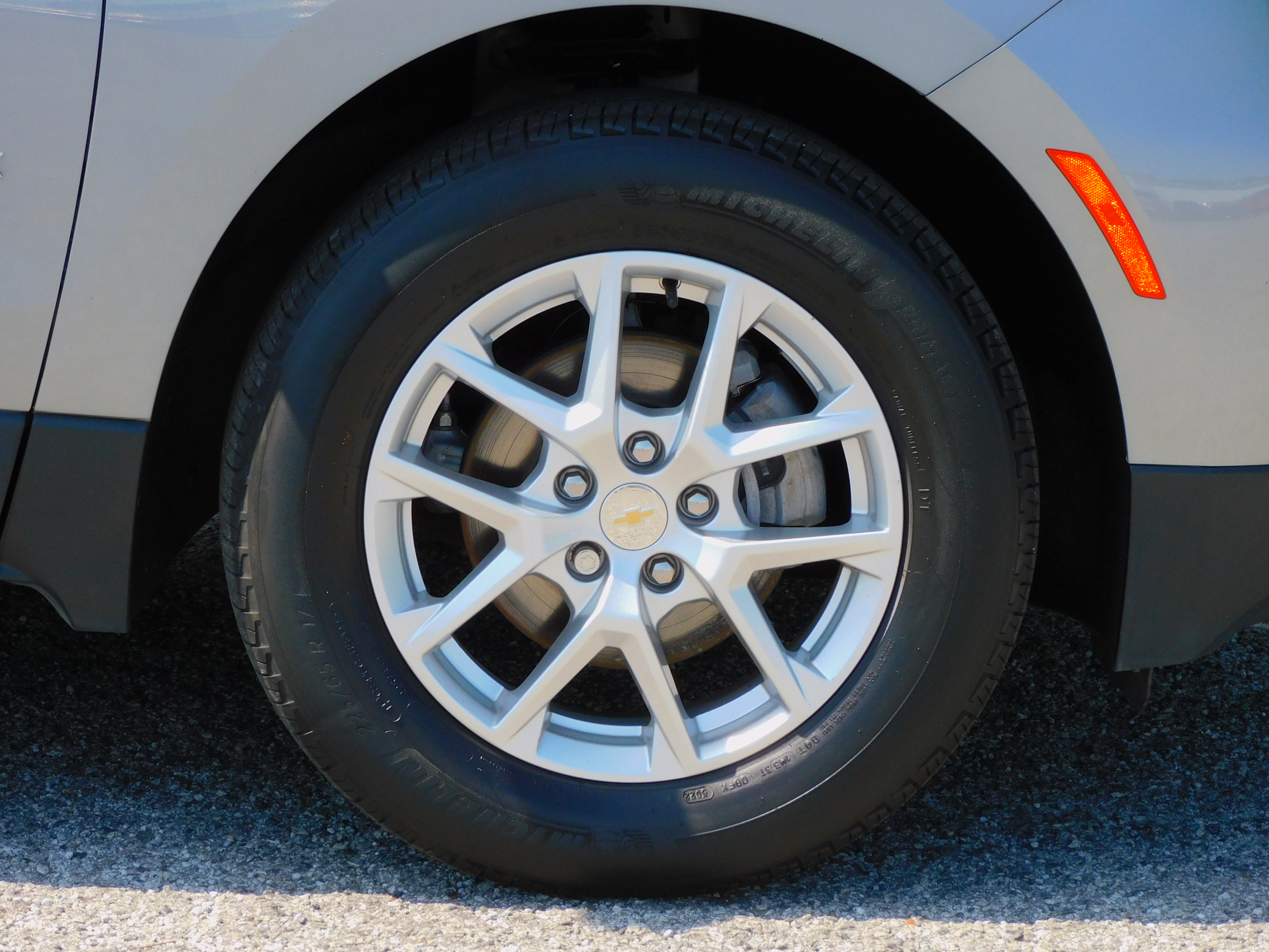 2023 Chevrolet Equinox LS photo 4