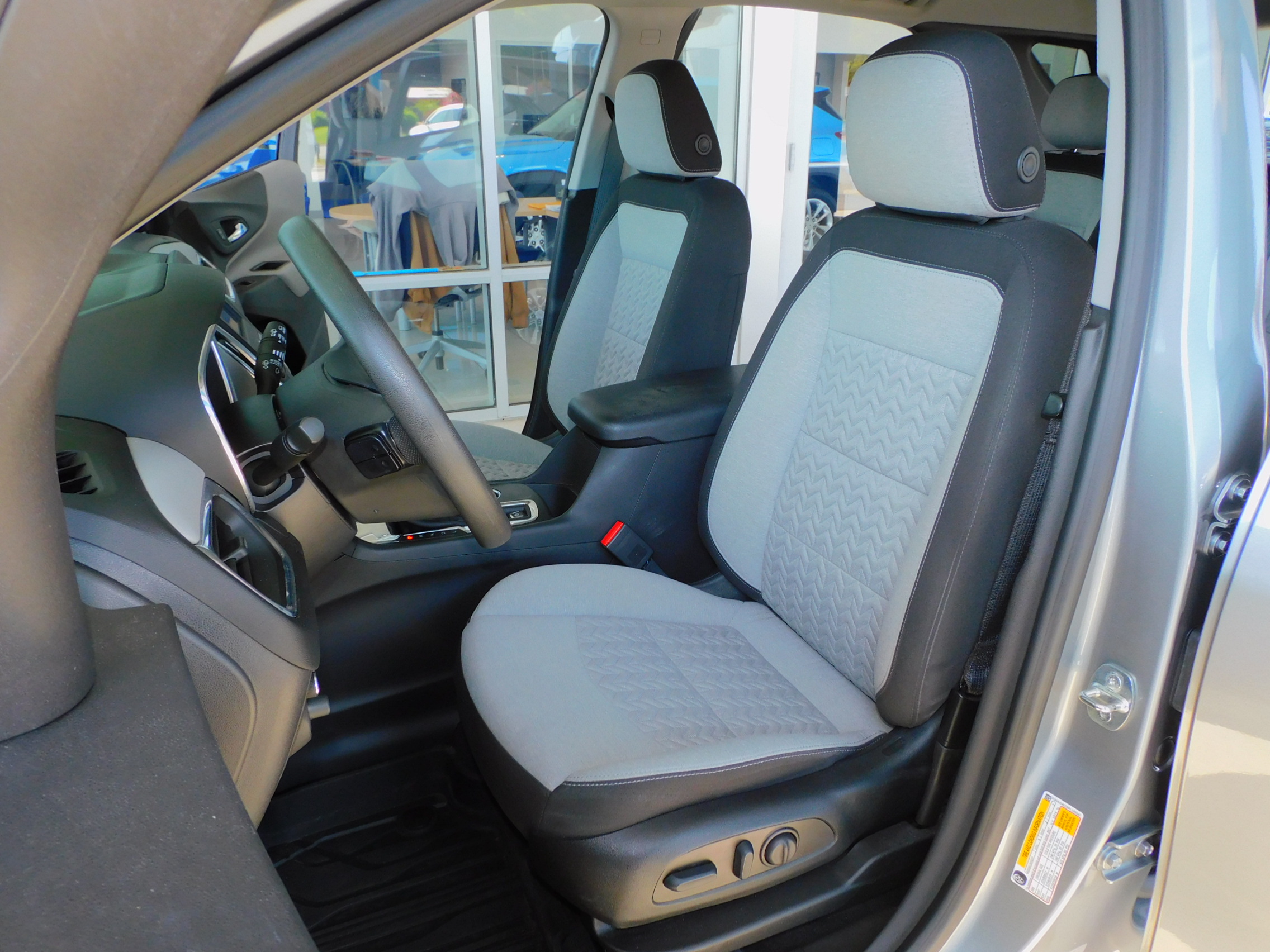 2023 Chevrolet Equinox LS photo 11