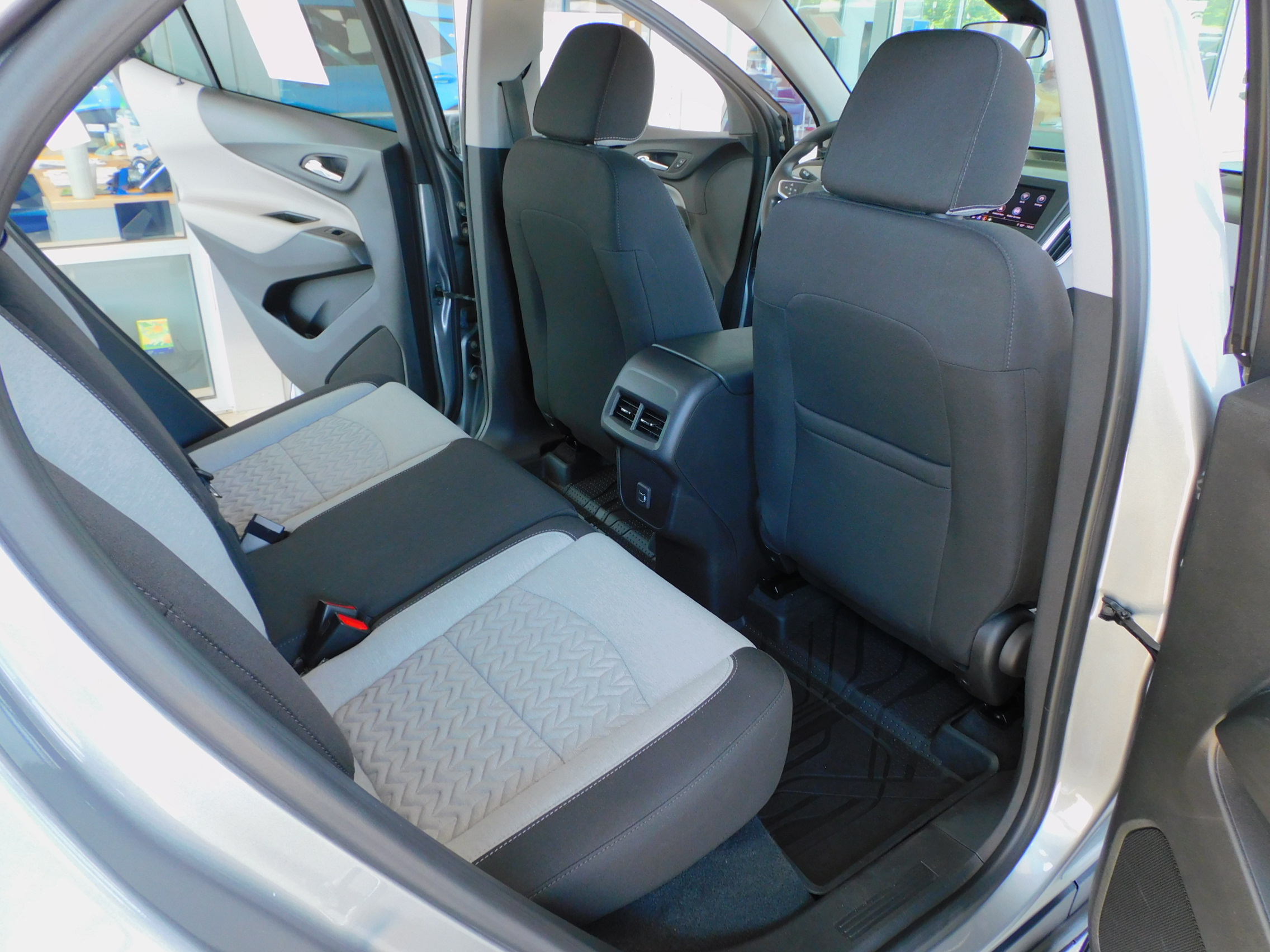 2023 Chevrolet Equinox LS photo 13