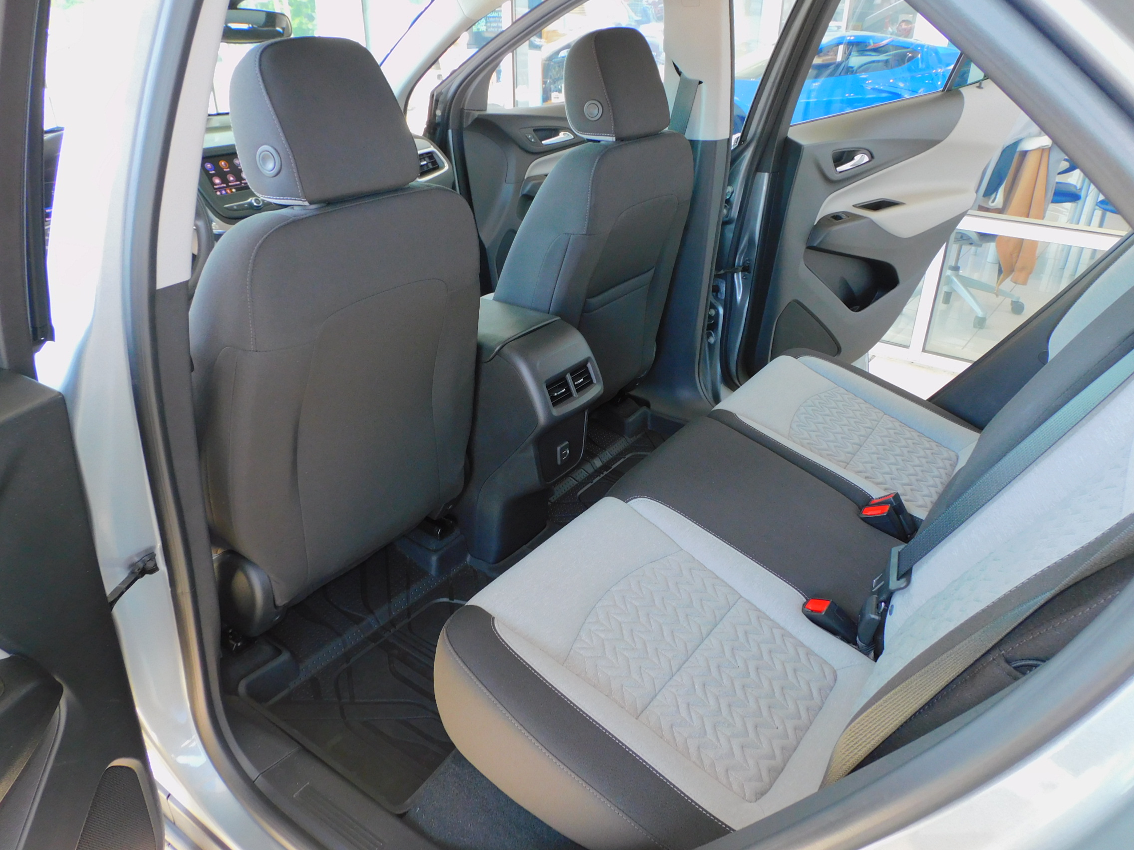 2023 Chevrolet Equinox LS photo 12