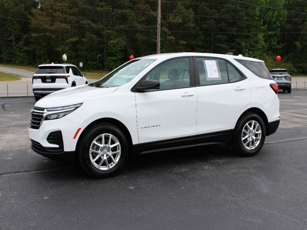 2022 Chevrolet Equinox LS's photo