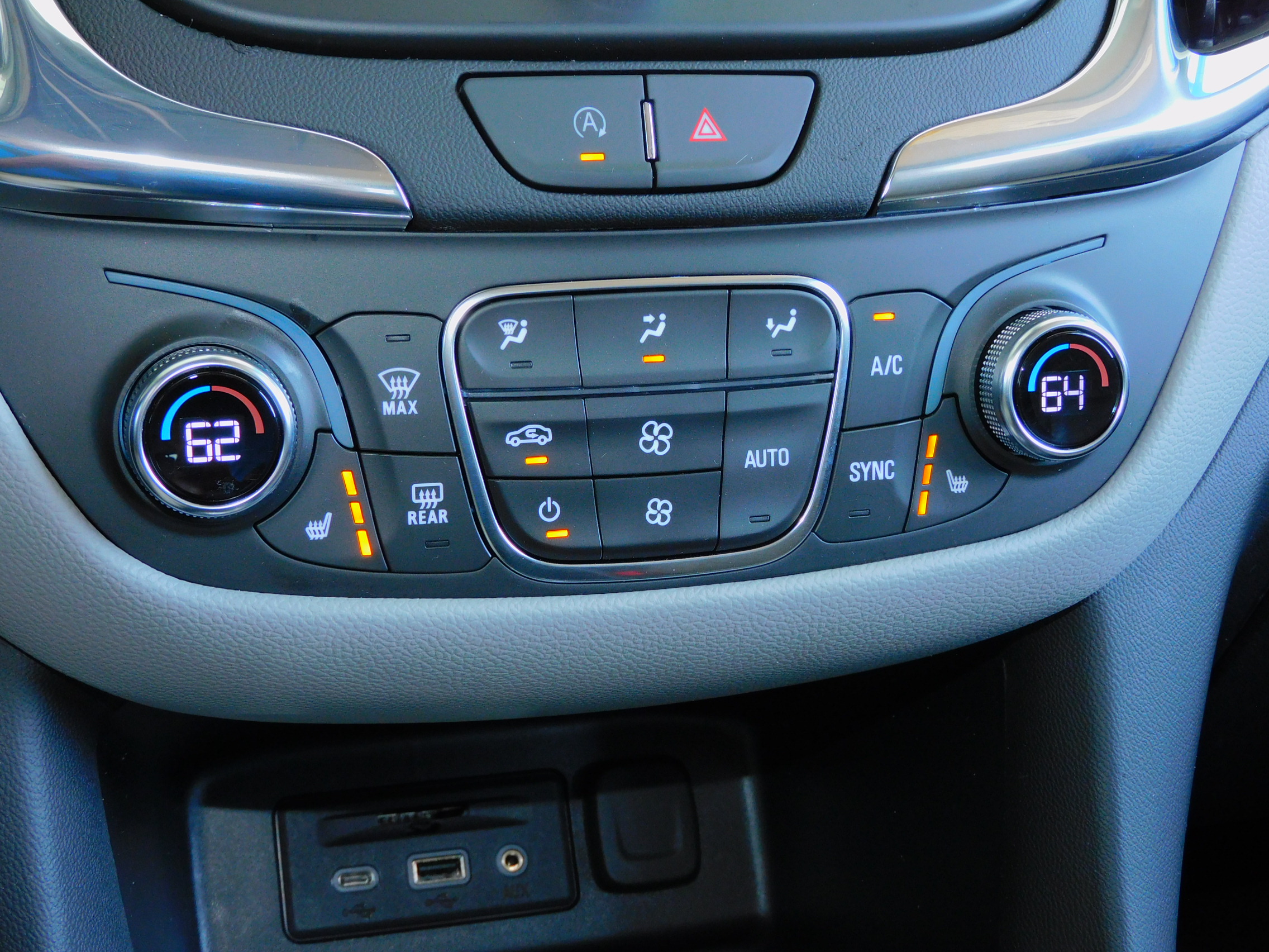 2023 Chevrolet Equinox LT photo 4