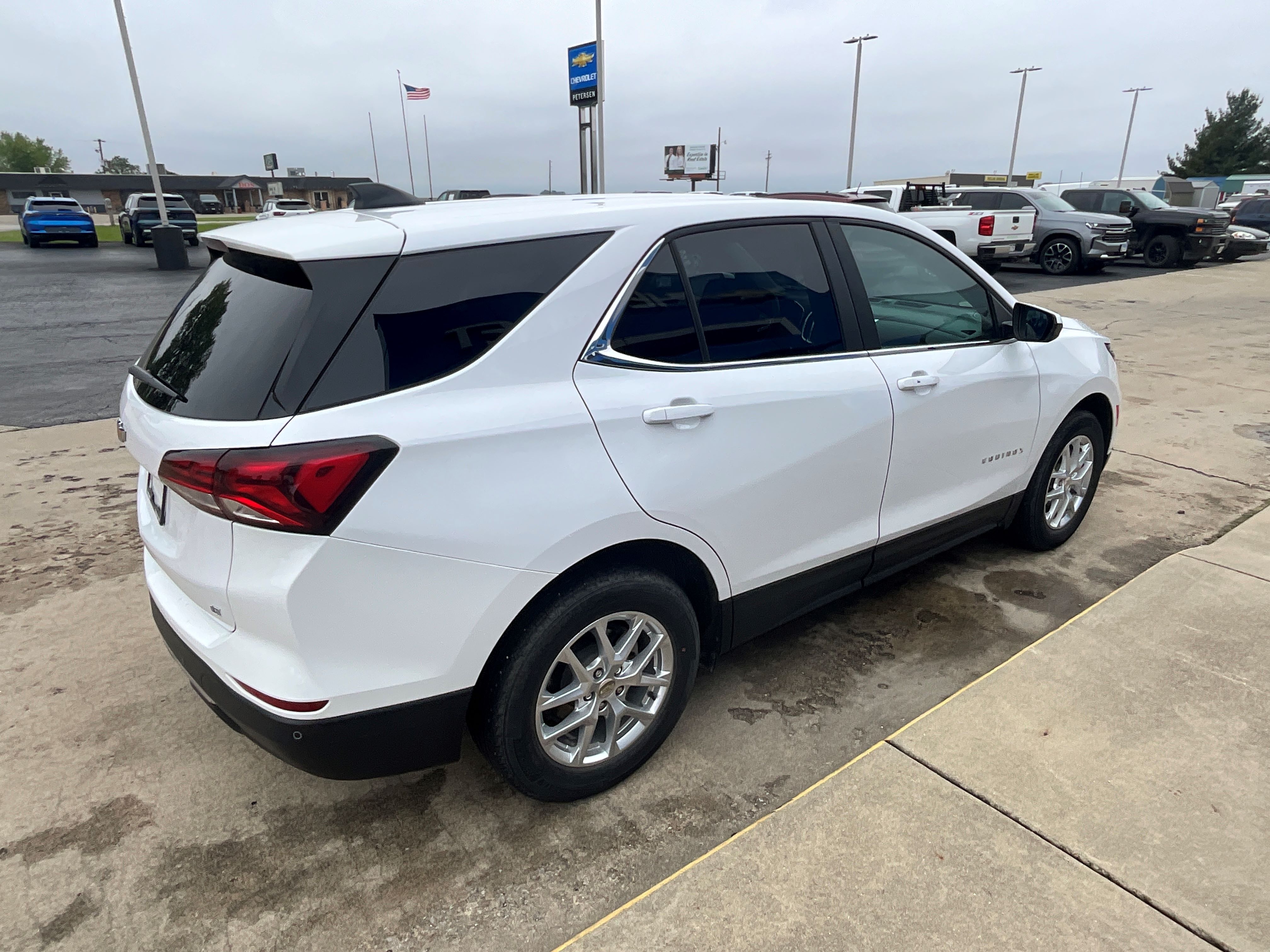 Used 2022 Chevrolet Equinox LT with VIN 3GNAXKEV4NL243506 for sale in Fairbury, IL
