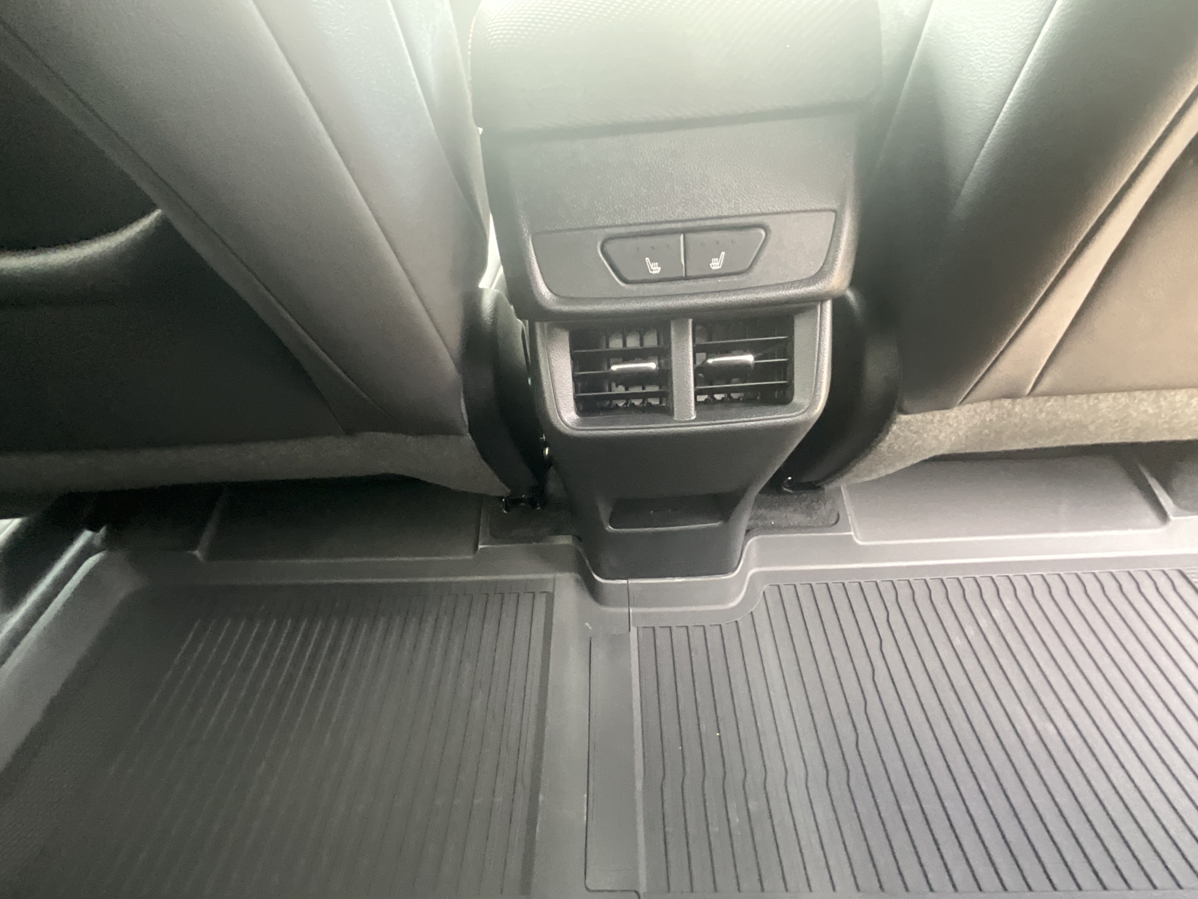 2027 Chevrolet Equinox RS - Photo 18