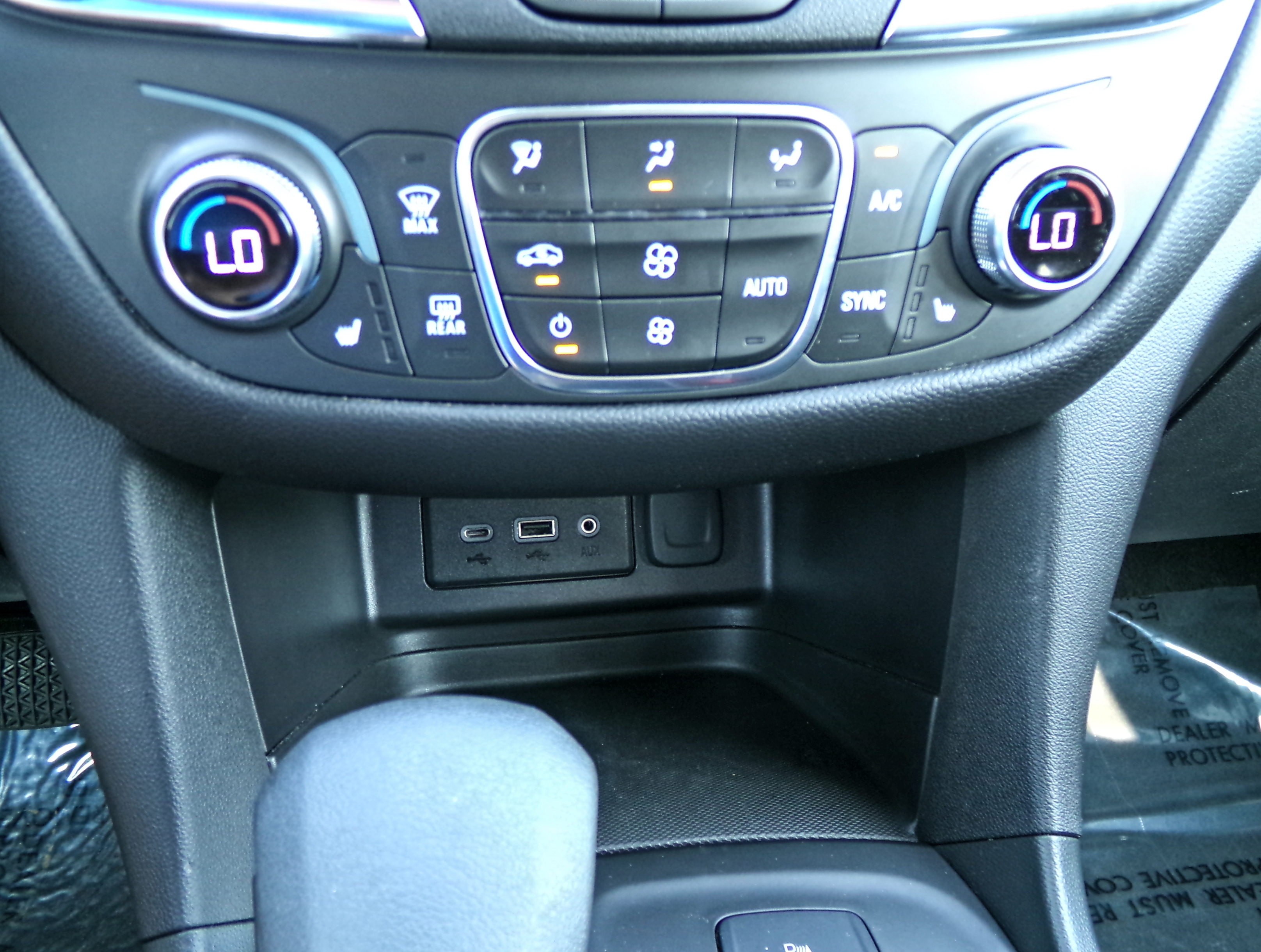 2024 Chevrolet Equinox LT - Photo 11
