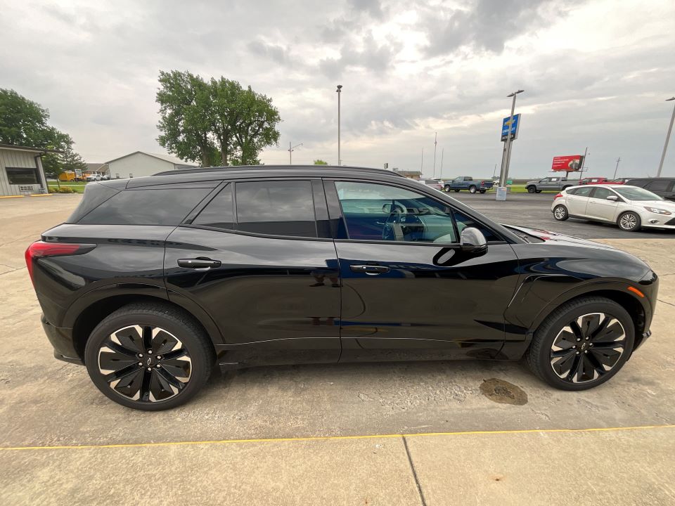 Used 2024 Chevrolet Blazer EV RS with VIN 3GNKDCRJ3RS152863 for sale in Fairbury, IL