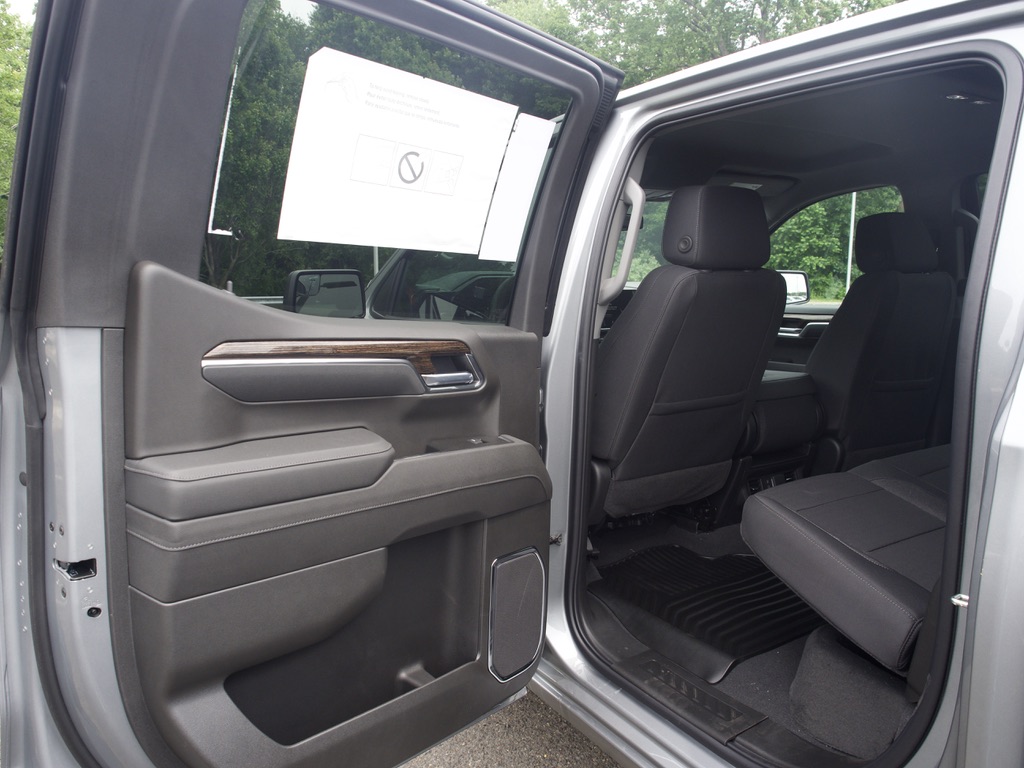 New 2026 Sterling Metallic GMC Elevation image 13