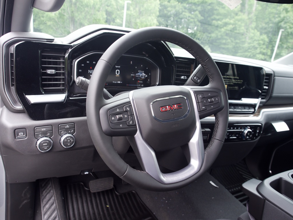 New 2026 Sterling Metallic GMC Elevation image 12