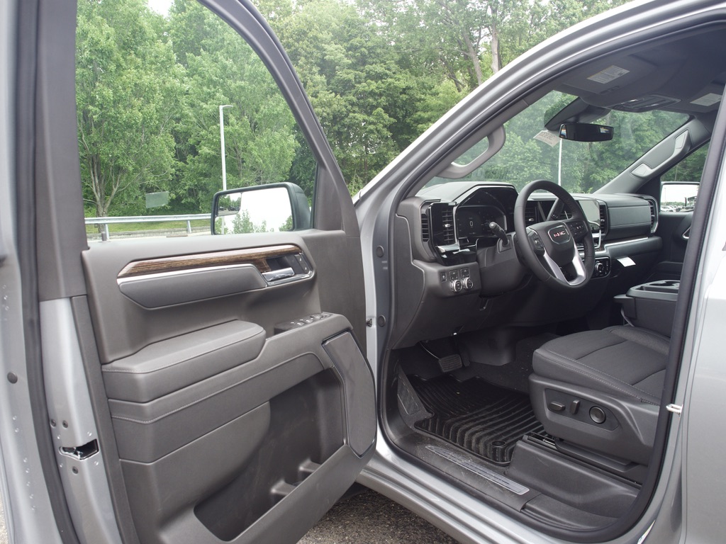 New 2026 Sterling Metallic GMC Elevation image 9