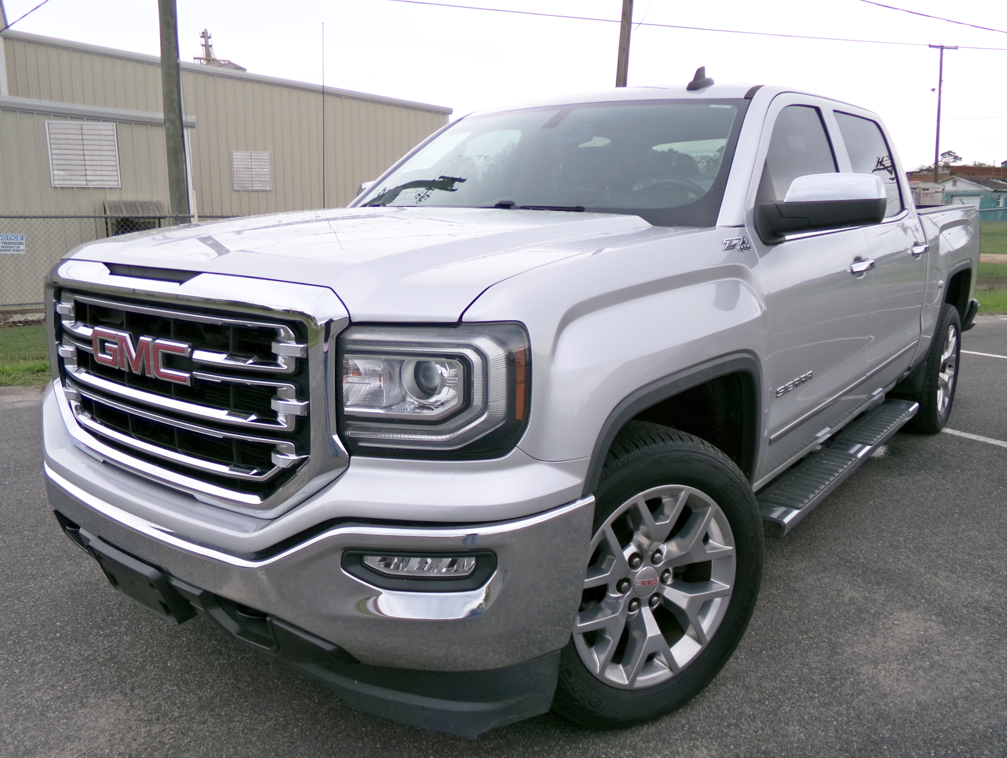 2018 GMC Sierra 4WD Crew Cab Short Box SLT's photo