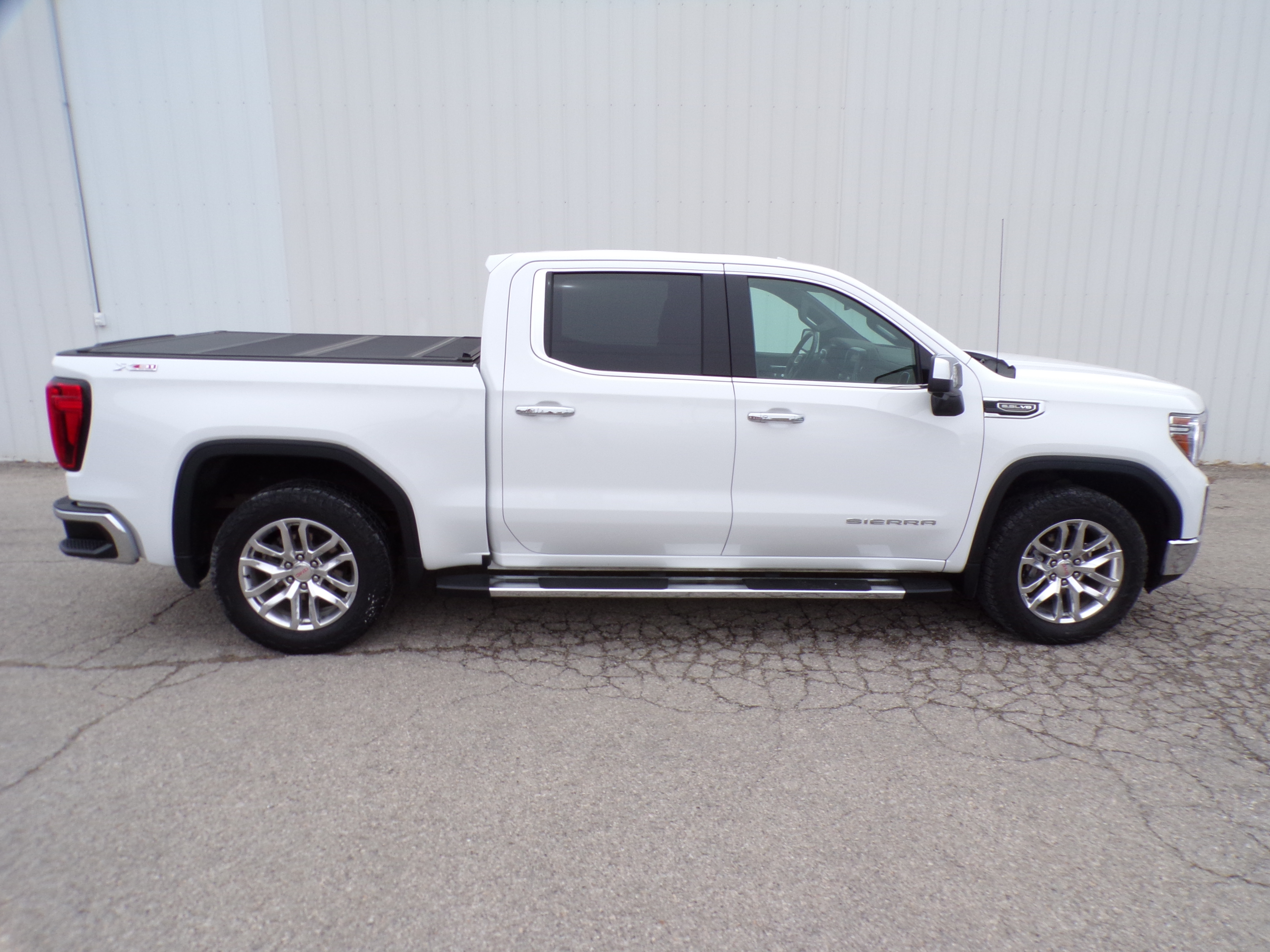2021 GMC Sierra 4WD Crew Cab Short Box SLT's photo