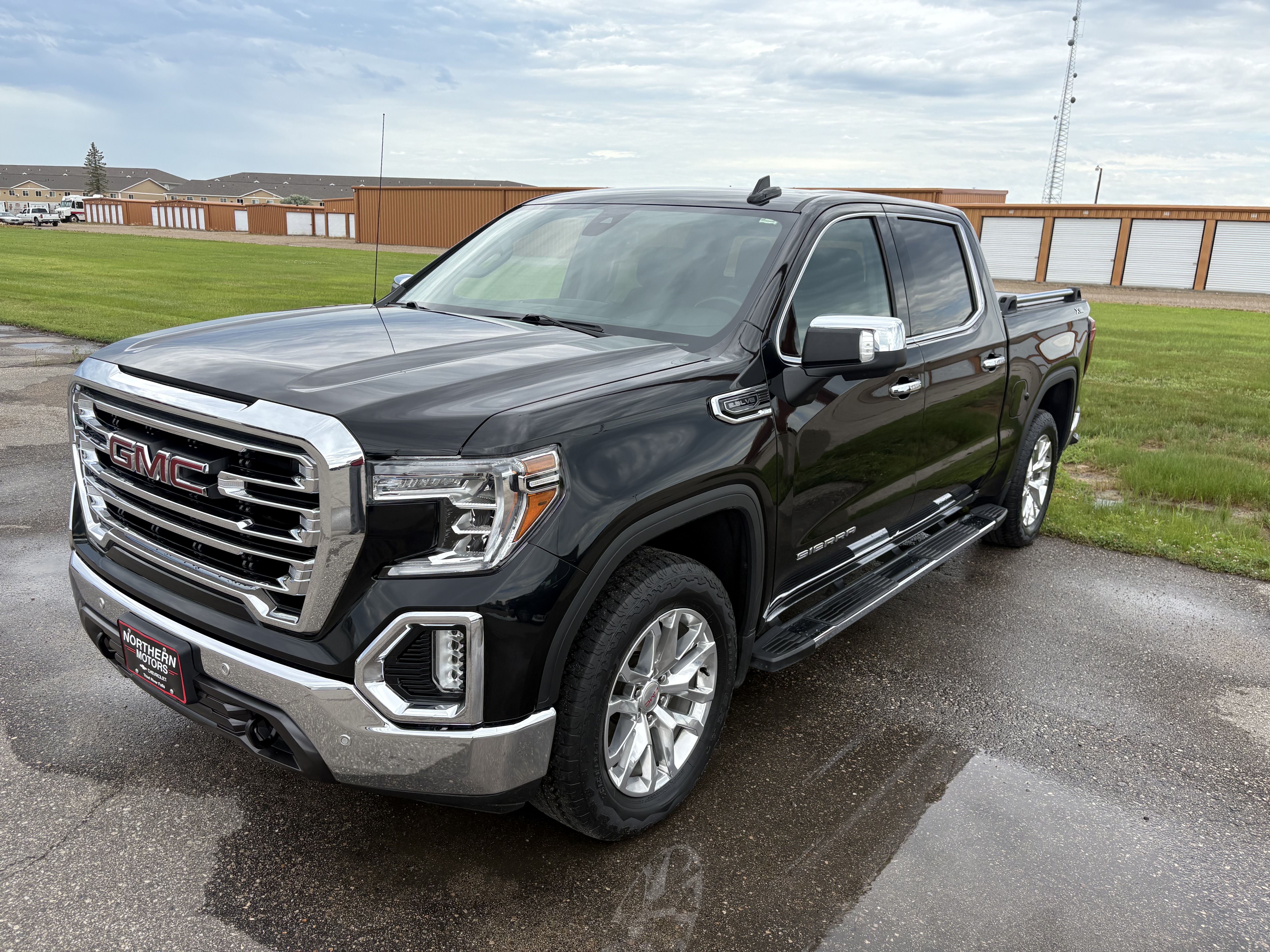 Used 2020 GMC Sierra 1500 SLT with VIN 3GTU9DEDXLG172272 for sale in Thief River Falls, Minnesota