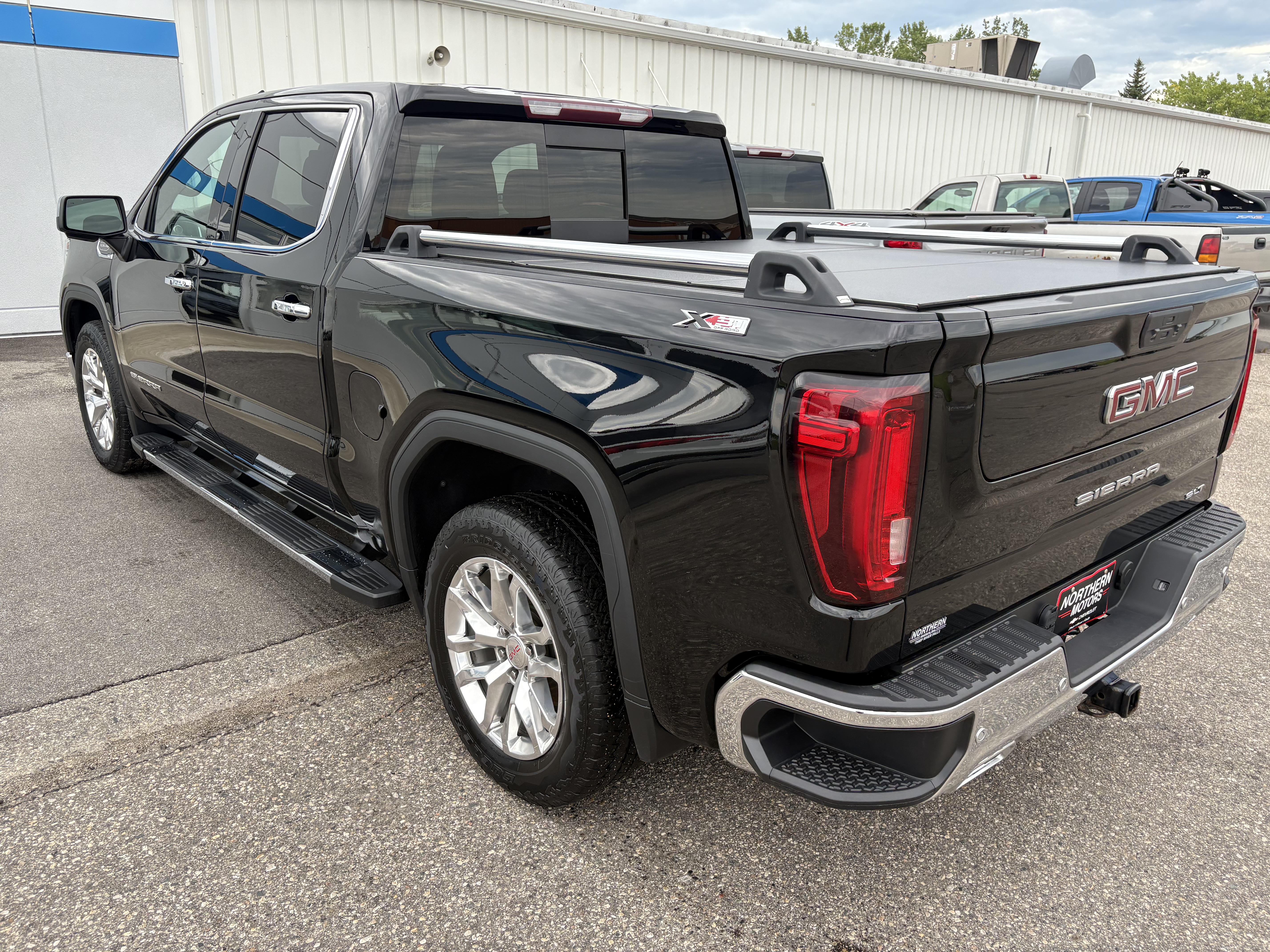 Used 2020 GMC Sierra 1500 SLT with VIN 3GTU9DEDXLG172272 for sale in Thief River Falls, Minnesota