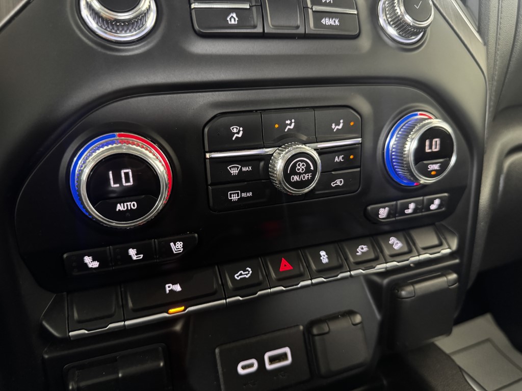 Used 2022 Onyx Black GMC Denali image 32