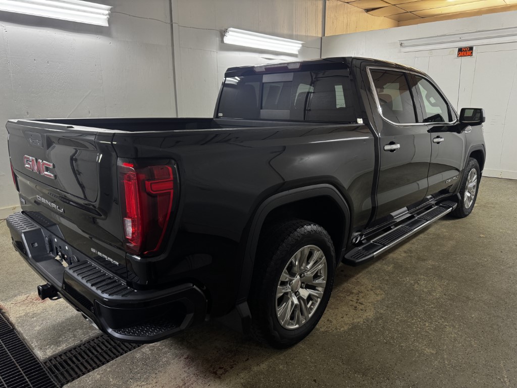 Used 2022 Onyx Black GMC Denali image 15