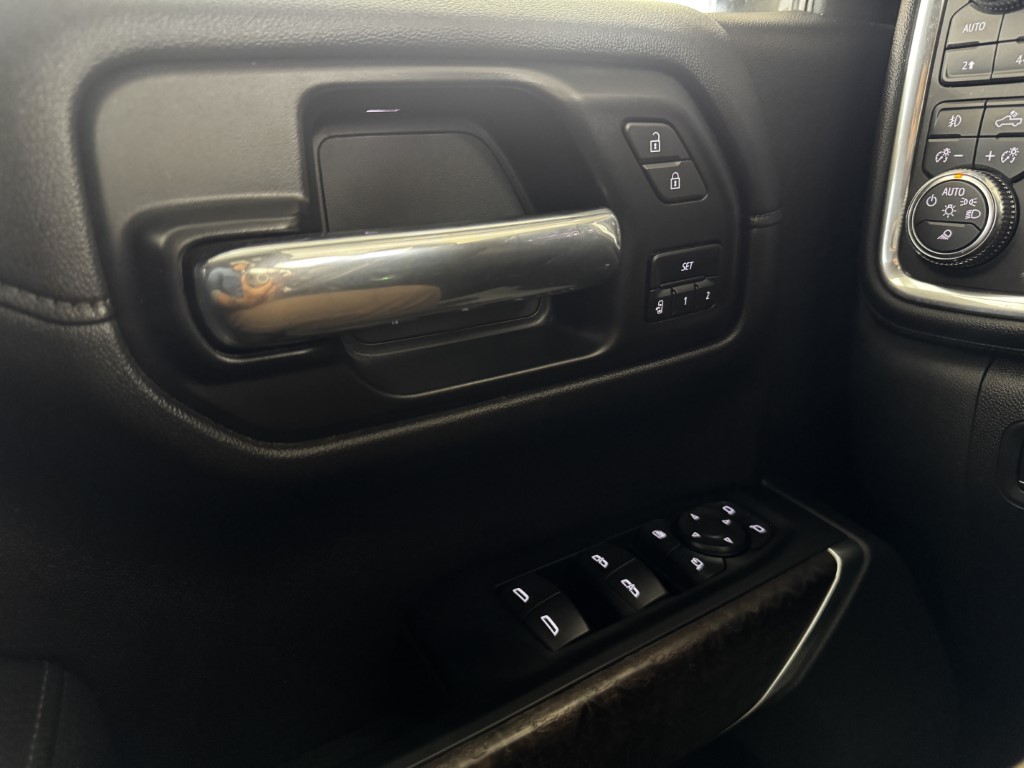 Used 2022 Onyx Black GMC Denali image 39