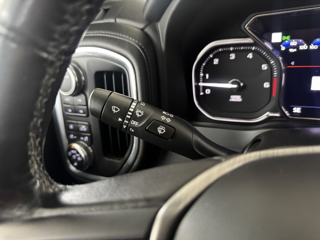 Used 2022 Onyx Black GMC Denali image 36