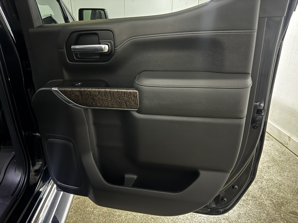 Used 2022 Onyx Black GMC Denali image 60