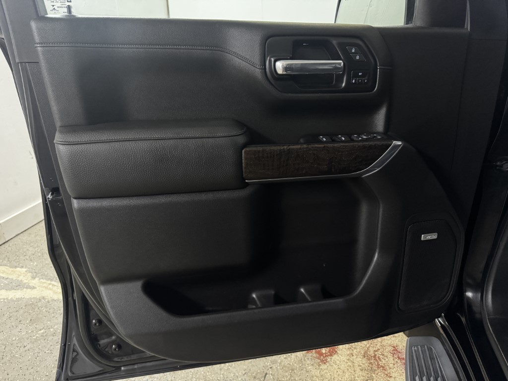 Used 2022 Onyx Black GMC Denali image 21
