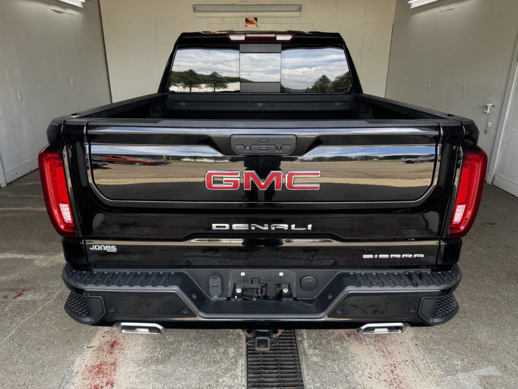 Used 2022 Onyx Black GMC Denali image 9