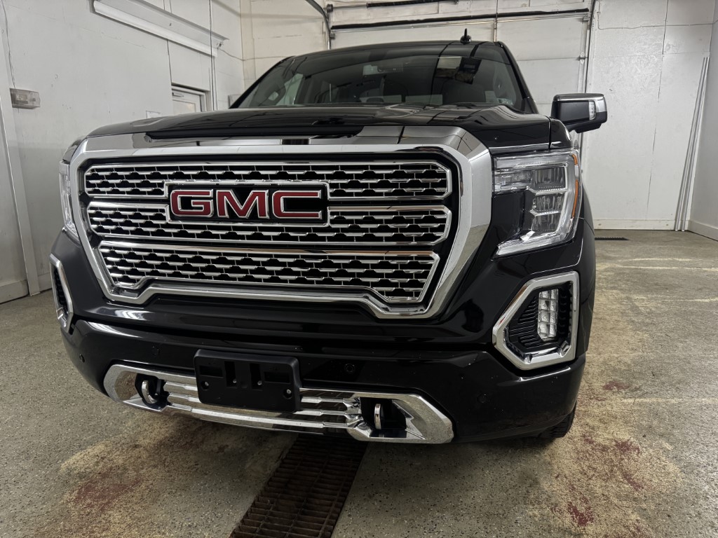 Used 2022 Onyx Black GMC Denali image 4