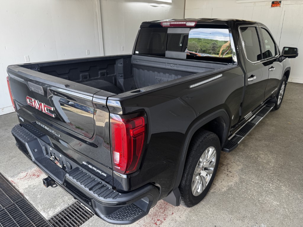Used 2022 Onyx Black GMC Denali image 8