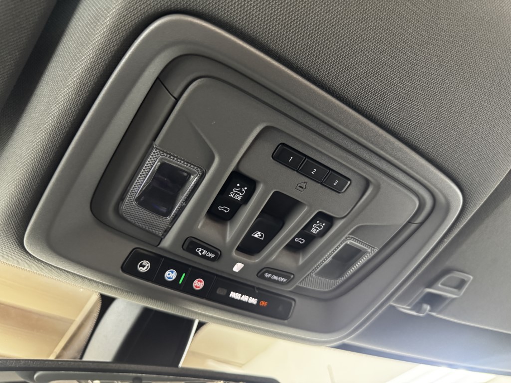 Used 2022 Onyx Black GMC Denali image 41