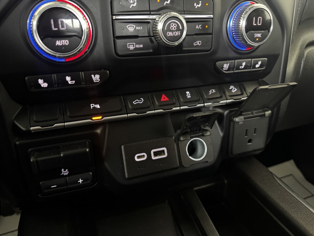 Used 2022 Onyx Black GMC Denali image 31