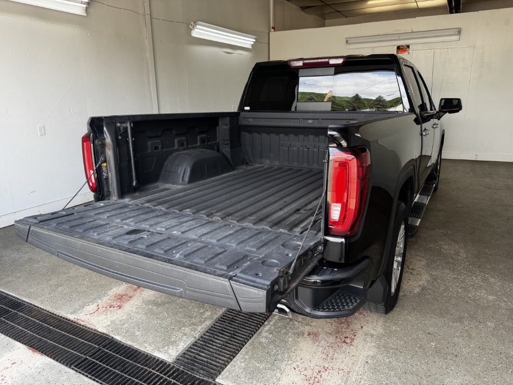Used 2022 Onyx Black GMC Denali image 11