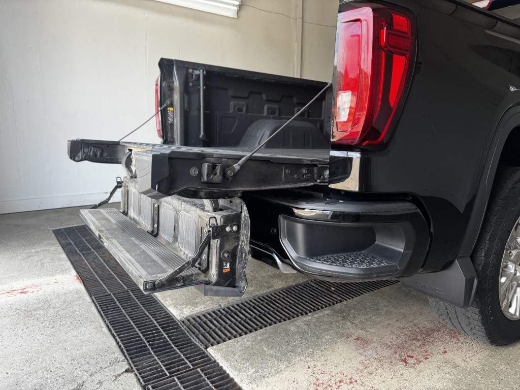 Used 2022 Onyx Black GMC Denali image 12