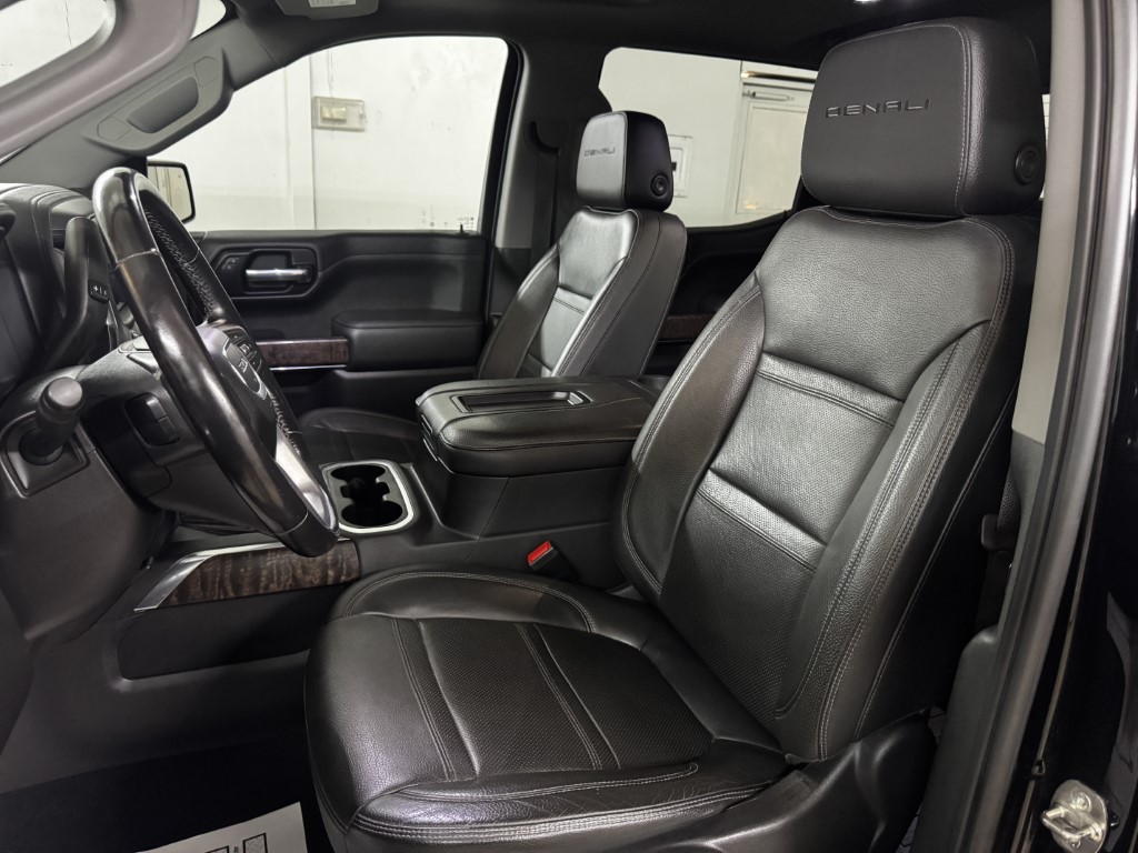 Used 2022 Onyx Black GMC Denali image 23