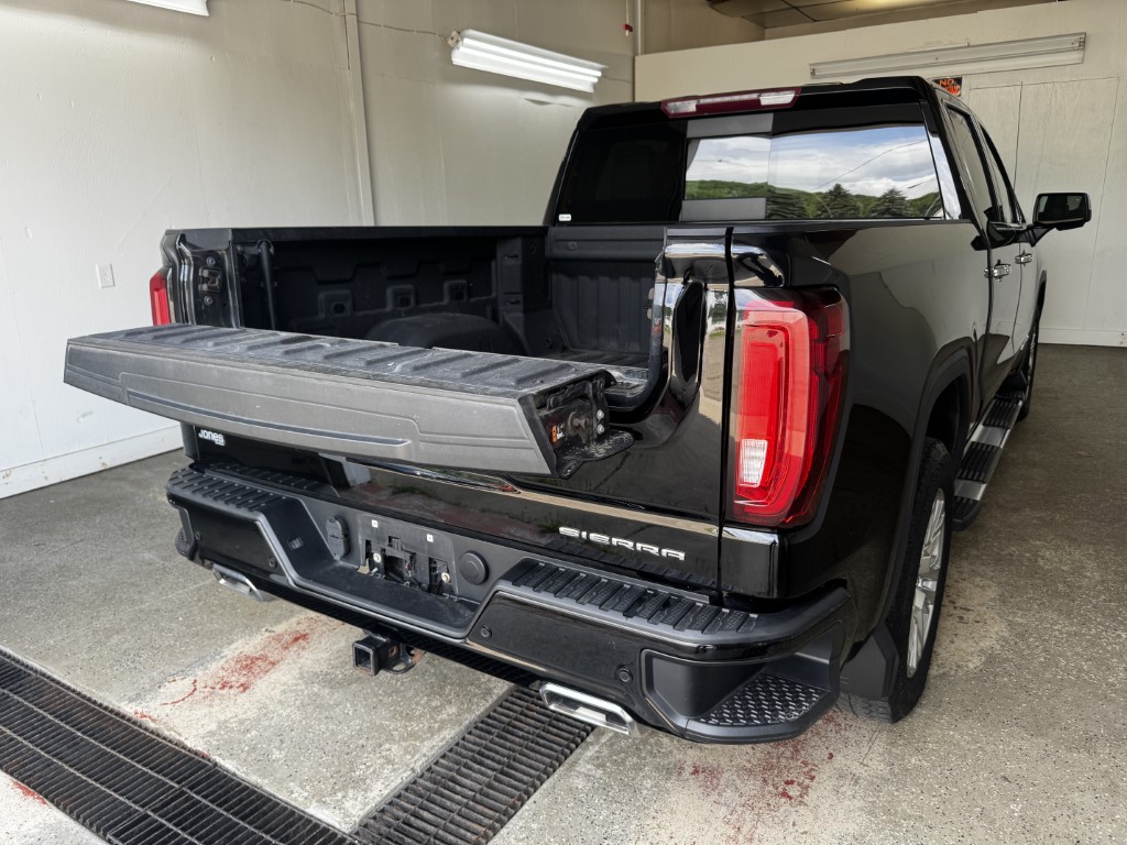 Used 2022 Onyx Black GMC Denali image 14