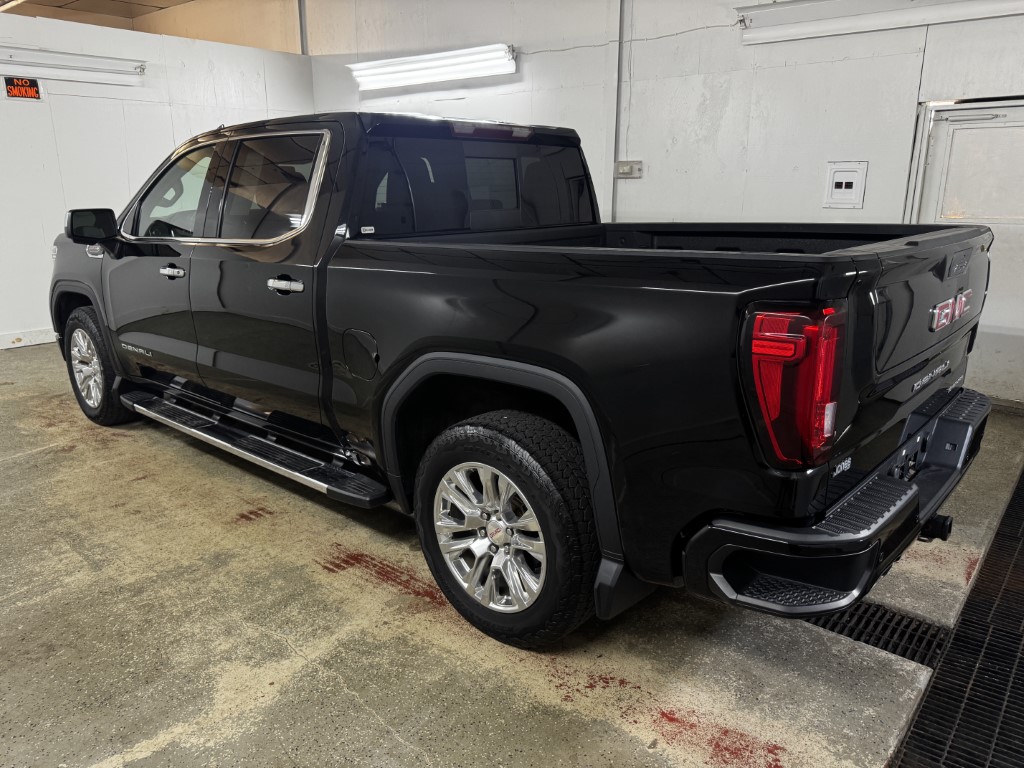 Used 2022 Onyx Black GMC Denali image 5