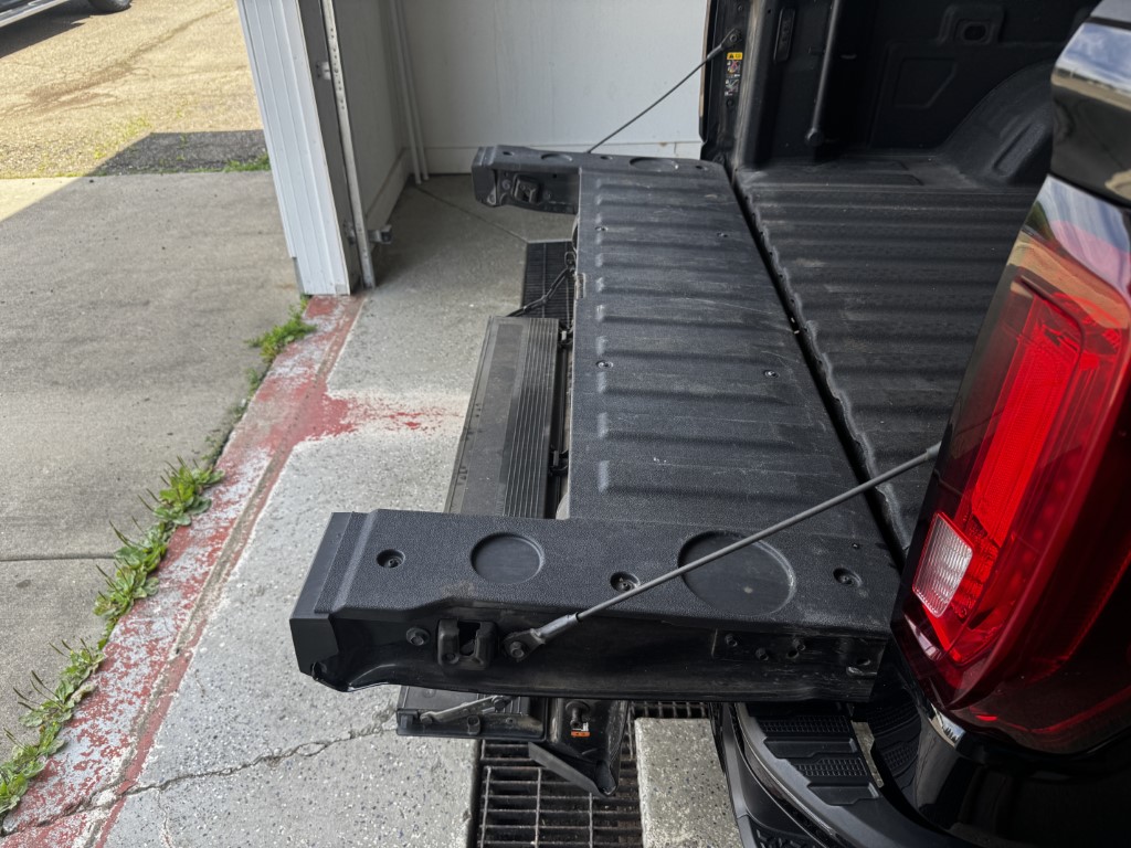 Used 2022 Onyx Black GMC Denali image 13