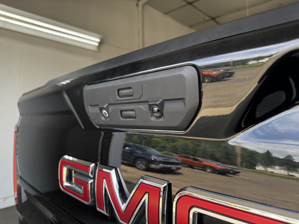 Used 2022 Onyx Black GMC Denali image 10