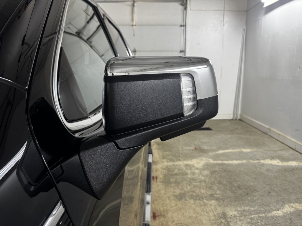 Used 2022 Onyx Black GMC Denali image 19
