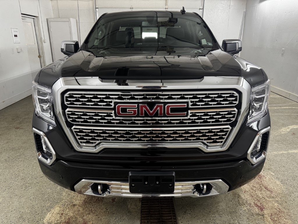 Used 2022 Onyx Black GMC Denali image 3