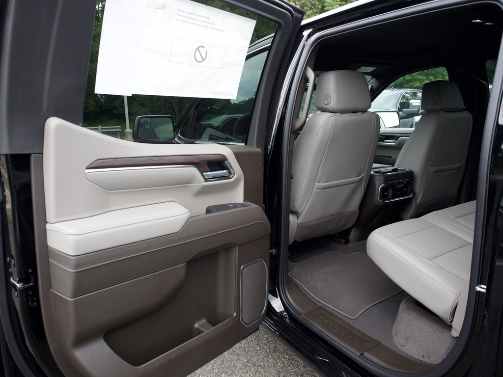 2026 GMC Sierra 1500 SLT - Photo 14