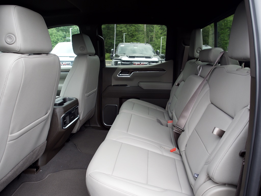 2026 GMC Sierra 1500 SLT - Photo 15