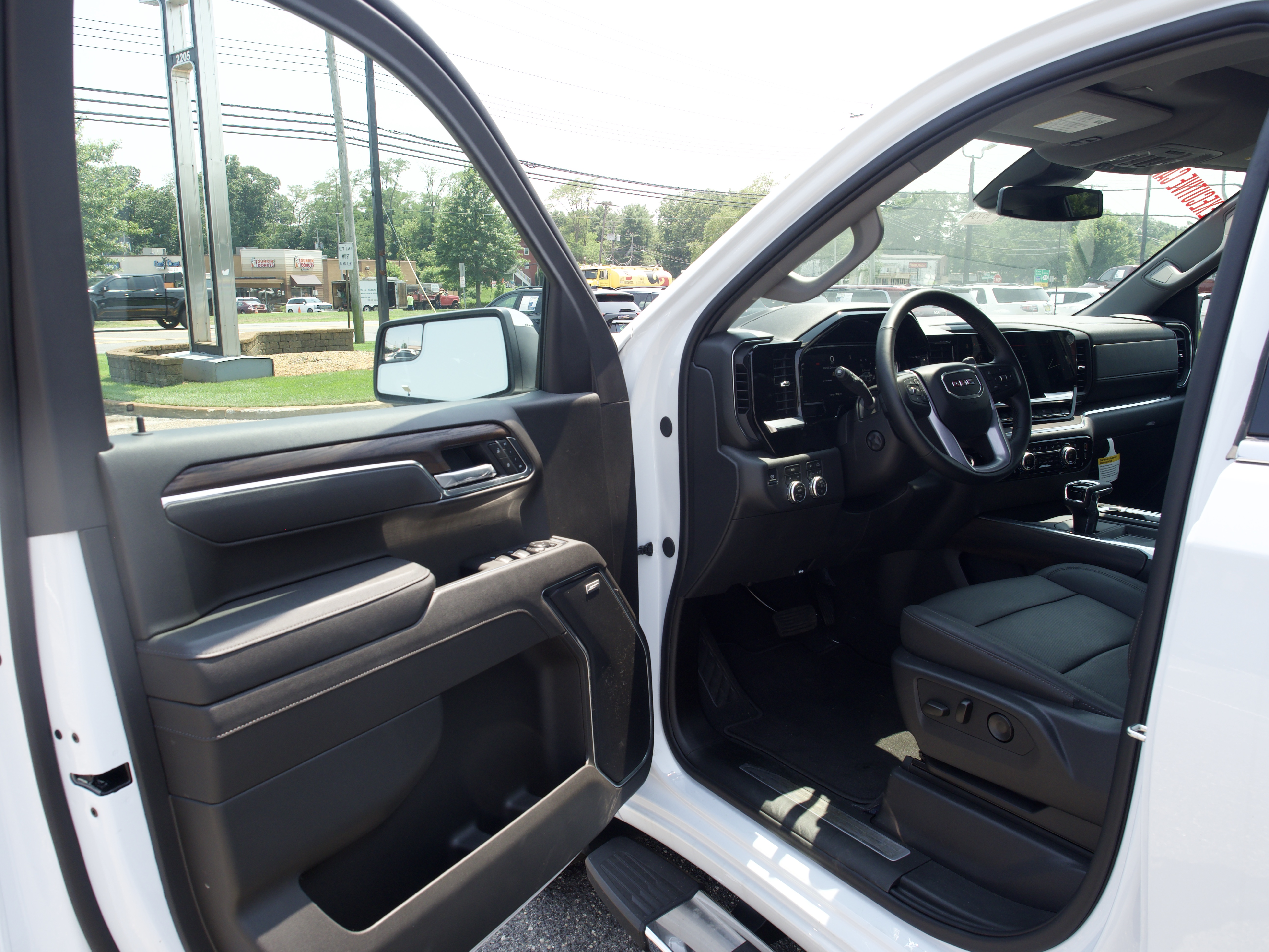 2026 GMC Sierra 1500 SLT - Photo 10