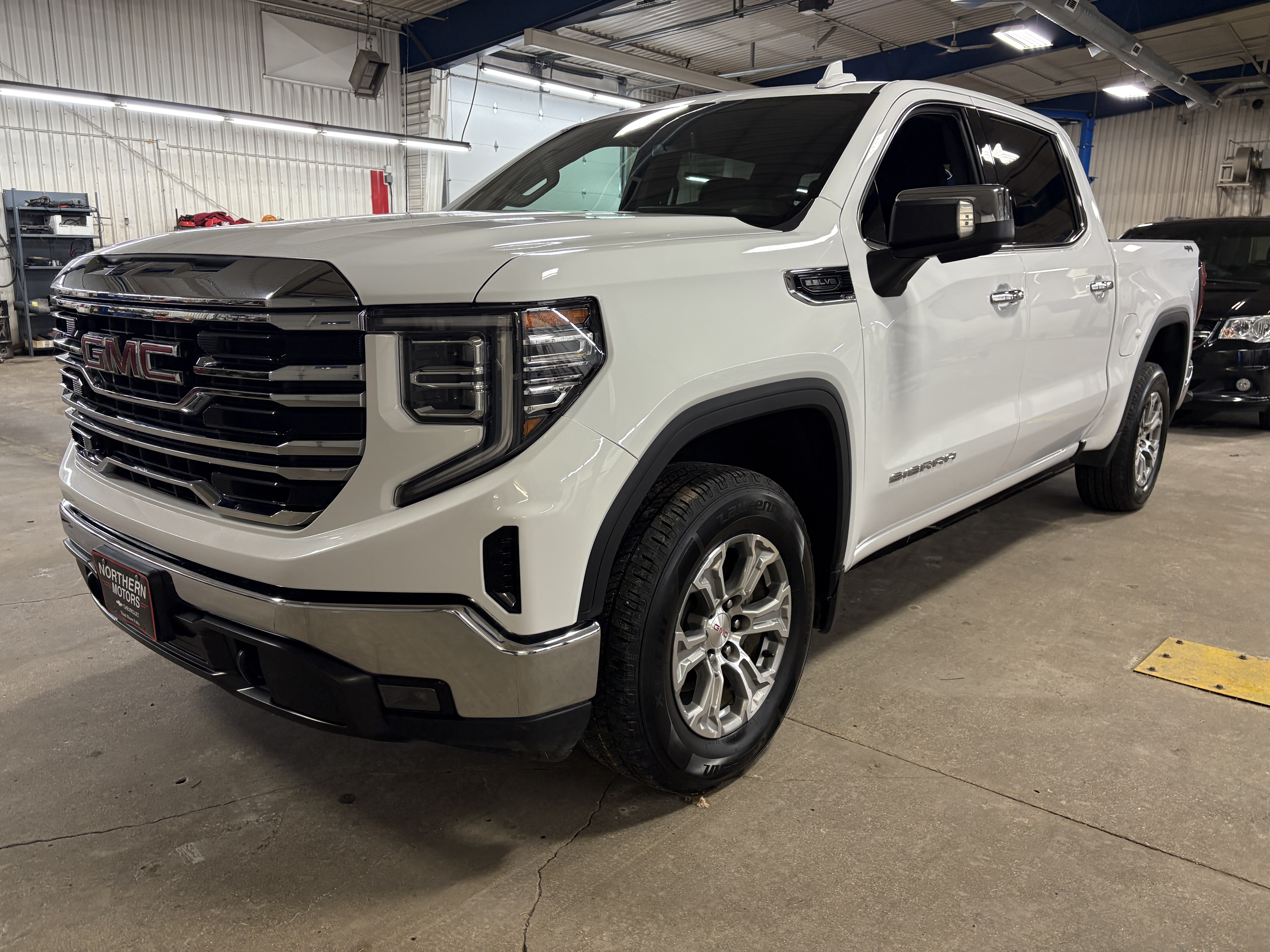 Used 2025 GMC Sierra 1500 SLT with VIN 3GTUUDED1SG188986 for sale in Thief River Falls, Minnesota