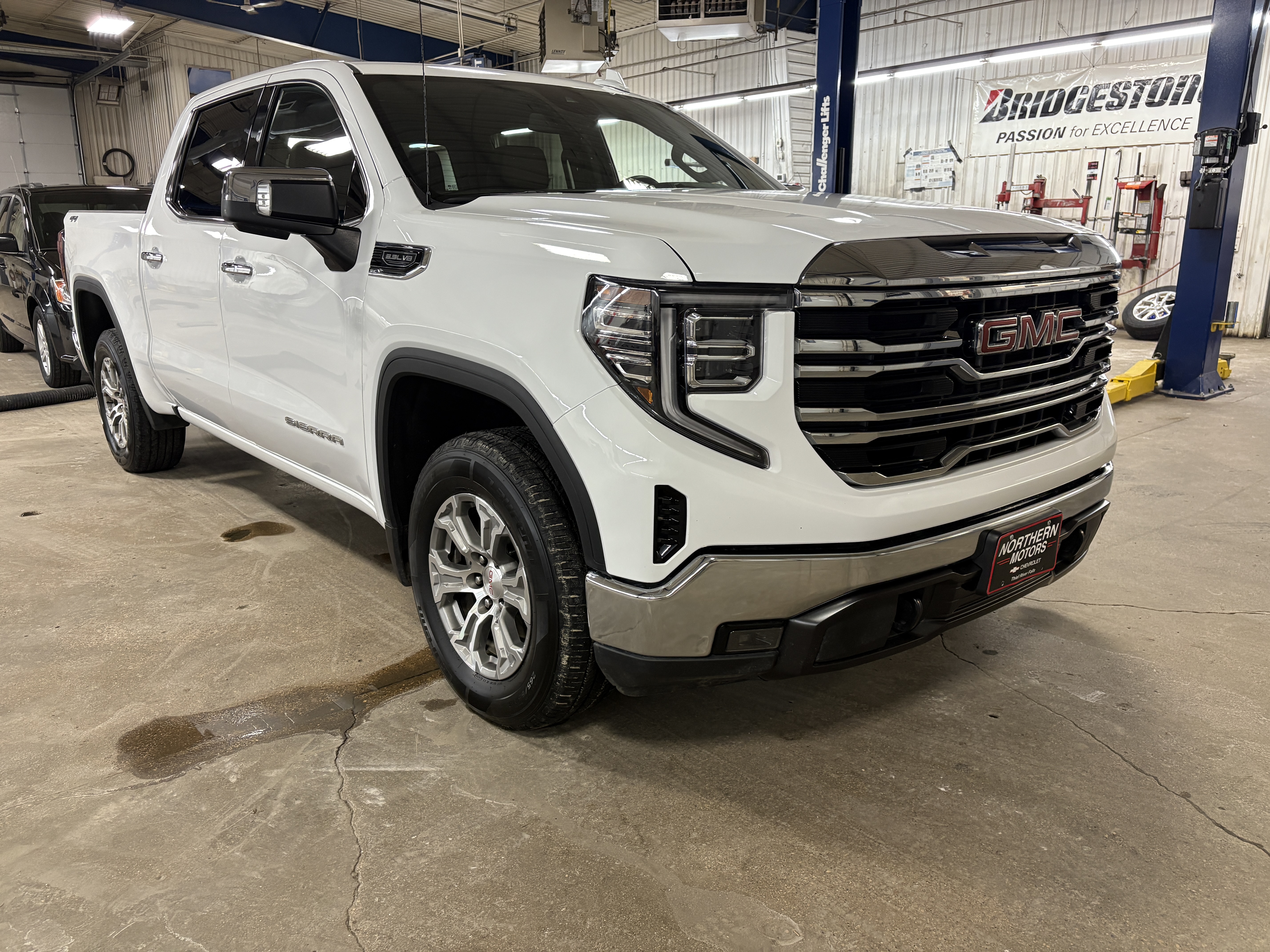 2025 GMC Sierra 1500 SLT's photo
