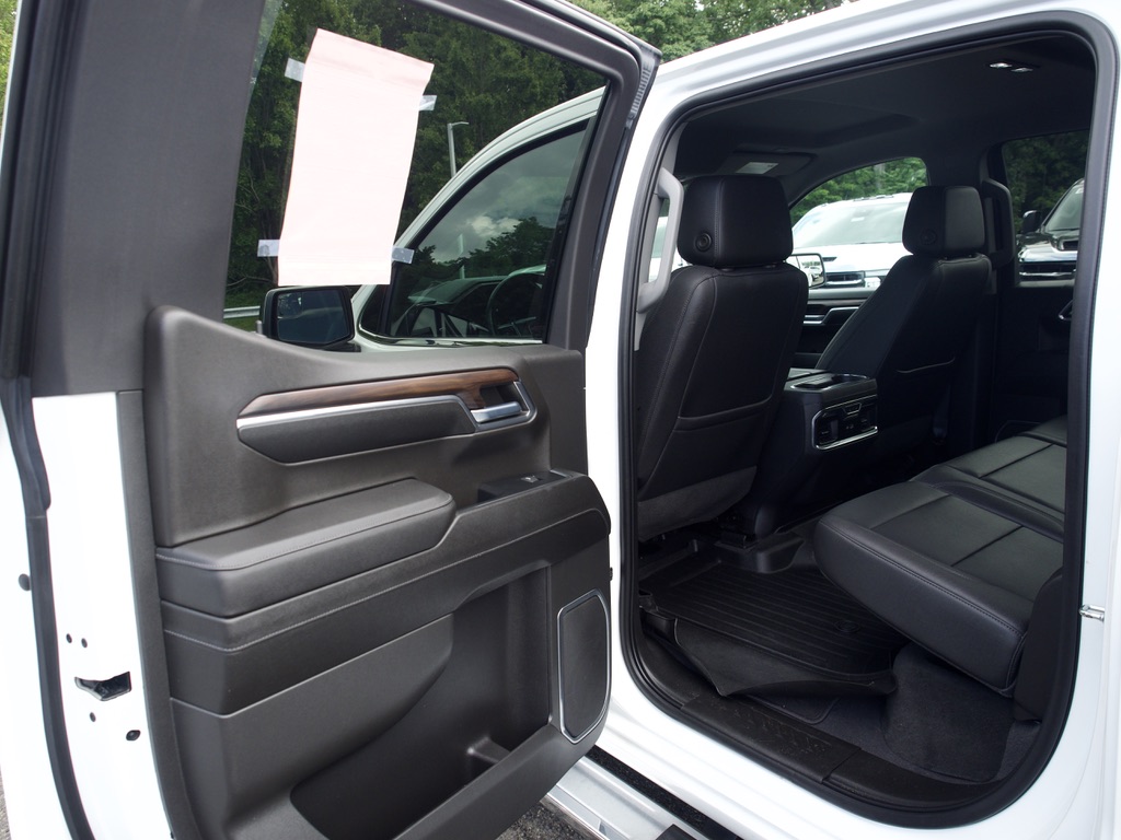 2023 GMC Sierra 1500 SLT - Photo 18