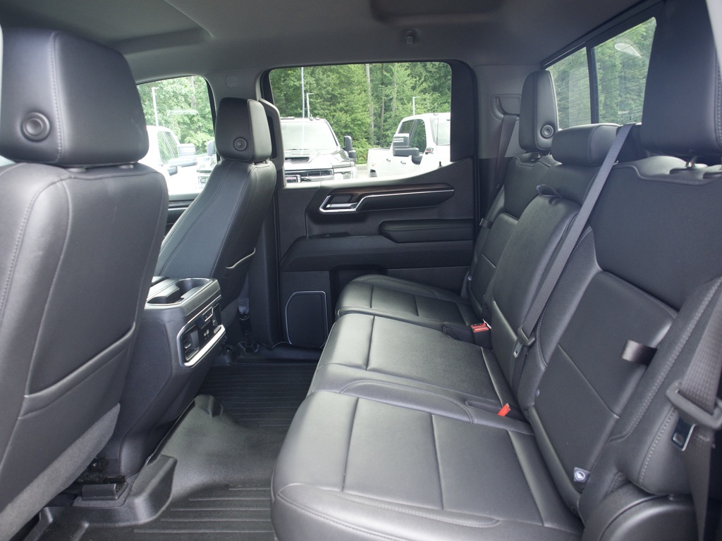 2023 GMC Sierra 1500 SLT - Photo 19
