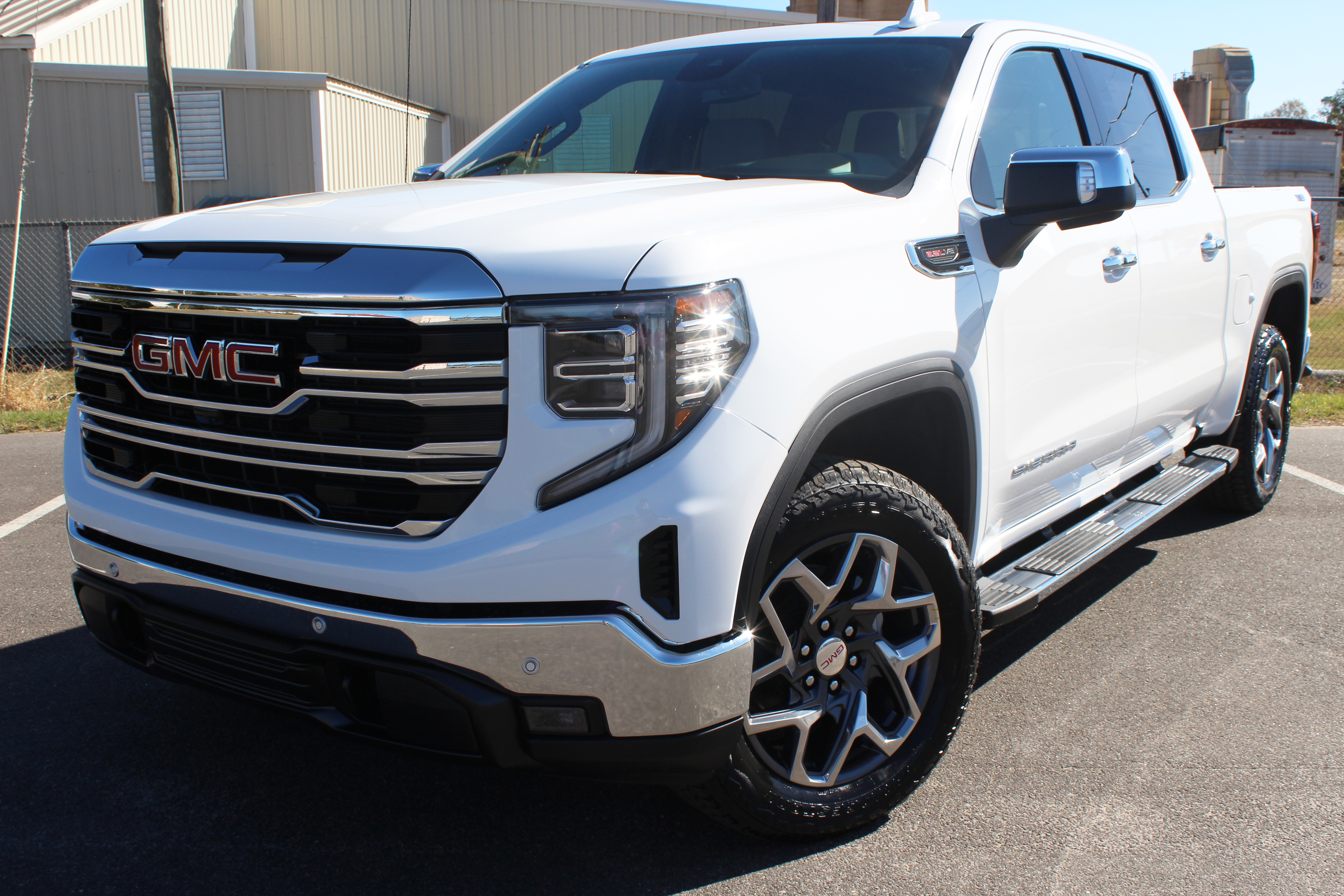 2026 GMC Sierra 1500 SLT's photo