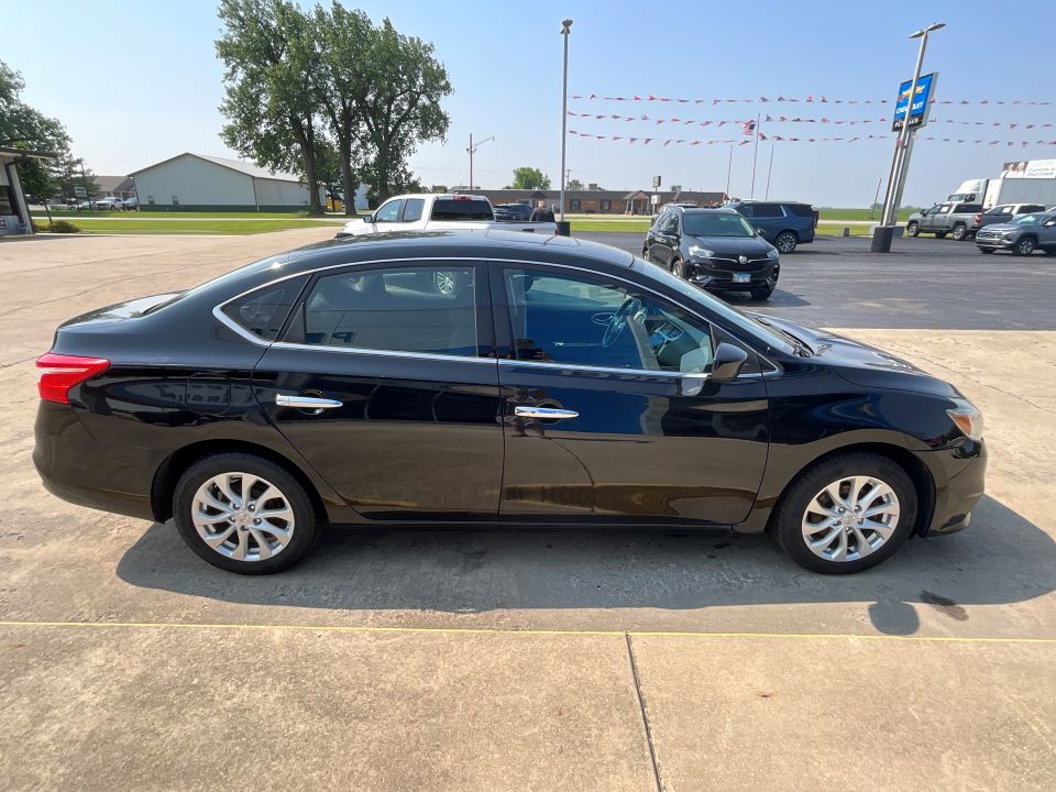 Used 2017 Nissan Sentra SV with VIN 3N1AB7AP3HY252669 for sale in Fairbury, IL