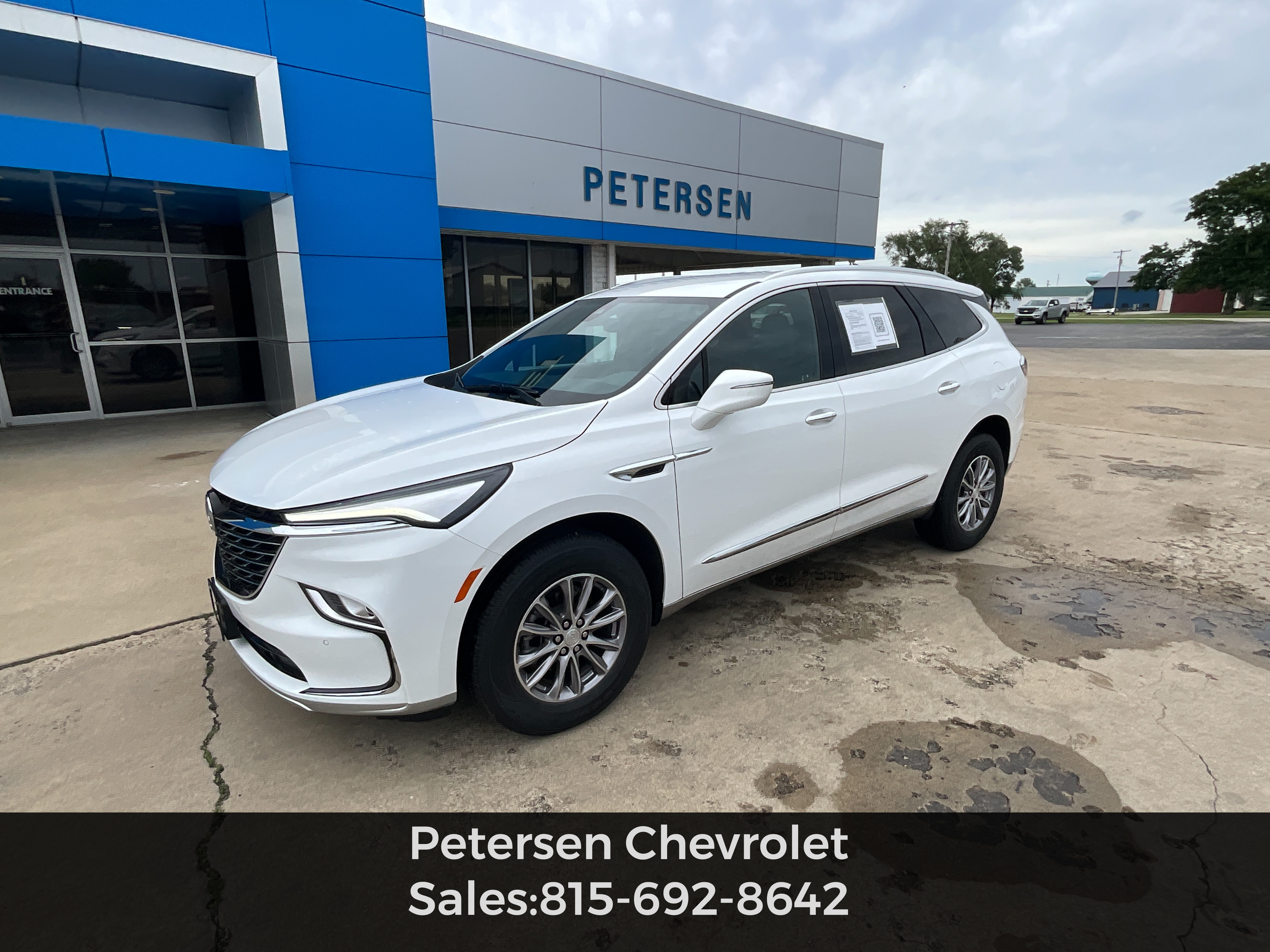 2022 Buick Enclave Essence's photo