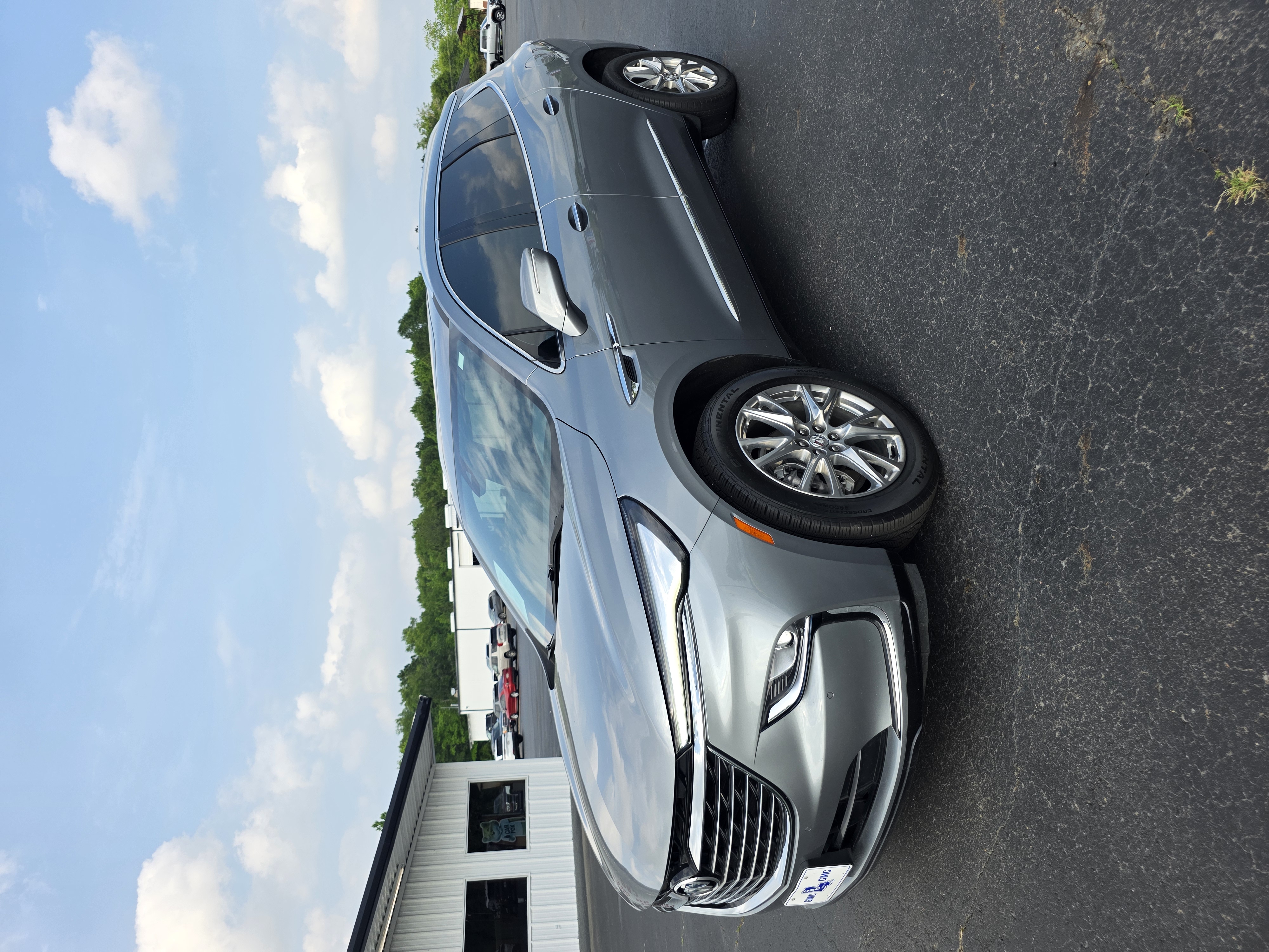 2023 Buick Enclave Essence's photo